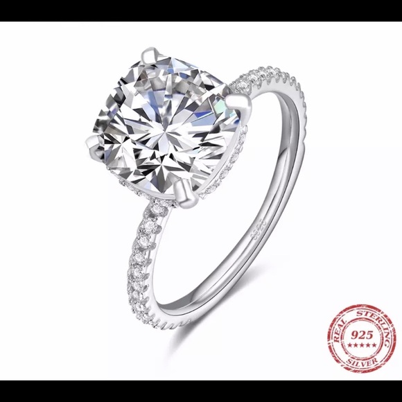 Glitz and Glam Jewelry - 💕Gorgeous 4 Ct CZ Hearts&Arrow💕